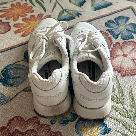 white Reebok sneakers - Picture 5 of 6
